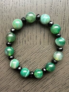 Green agate with black obsidian spacers bracelet 11-12mm SIZE 6.75’